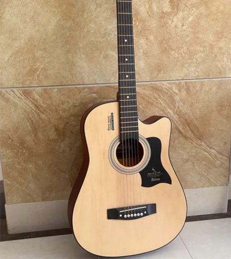 男朋友买的吉他，没用过几次放在家里吃灰 感...