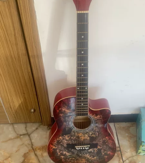 吉他，买了没咋弹过，吉他辅助器买了新的直接...