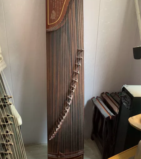 现有两台古筝出售，搬家不方便带走，图片都是...