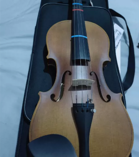 初学者小提琴几乎全新 九成新小提琴，赠琴盒...