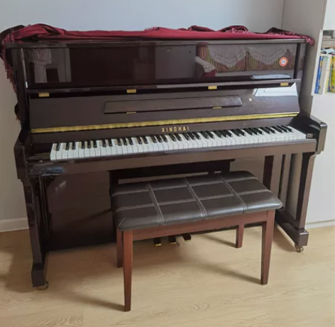 星海118T钢琴，2009年购买。弹得极少...