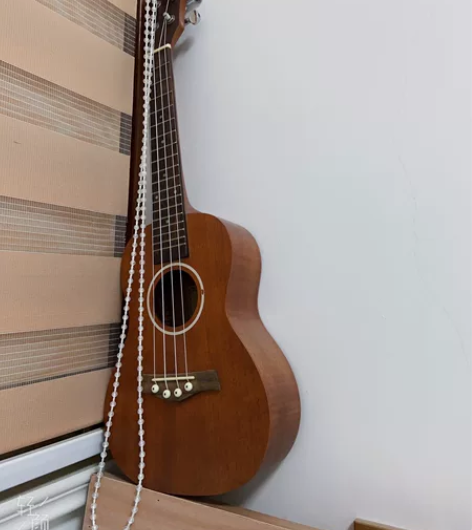 尤克里里便宜出！！！ 感兴趣的话点“我想要...