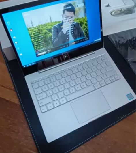 小米笔记本，特别新使用了300左右个小时特...