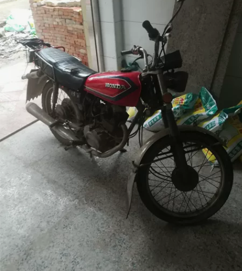 老本田摩托车  银猫  脚打，轮胎不用换，...