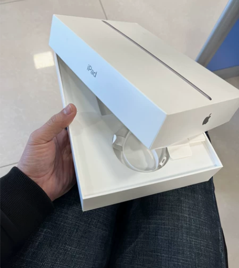 自用中iPad 蜂窝版、配套原装笔打包转让...