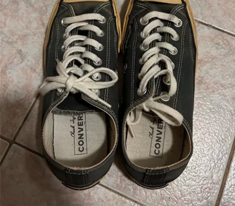 一双发黄的匡威黑色1970，37.5码，2...