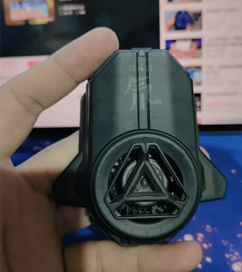 红魔涡轮散热背夹 非通用版，和手机接触的那...