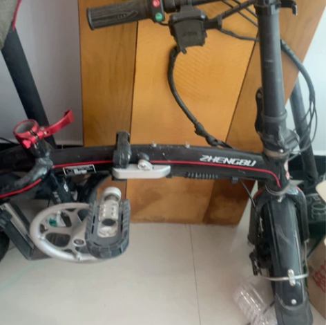 正步代驾电动车7成新,充满电能跑20多公里...