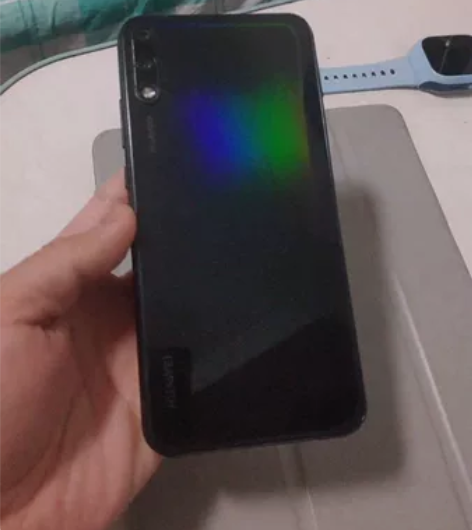 华为畅享10 主板无 屏幕是后换（屏幕有点...