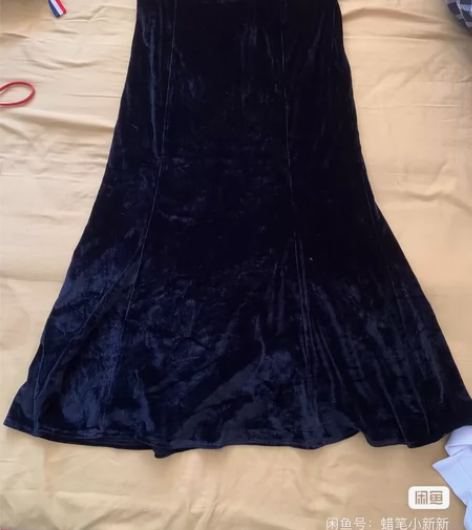 女神们看过来！！！全新黑色金丝绒鱼尾裙L码...