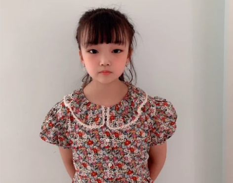 詹大芽LIBERTY娃娃领碎花田园风裙子！...