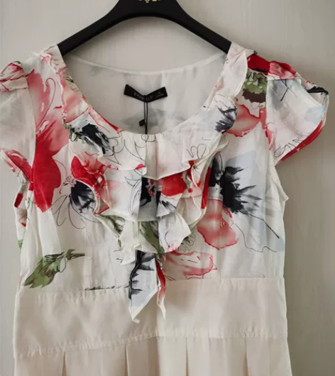 全新 港风连衣裙做工精细，面料柔软舒服，手...