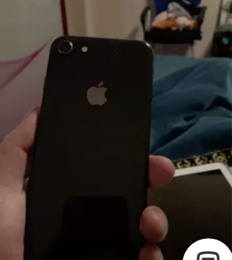 苹果8国行64g一直当备用机使用，手感无敌...