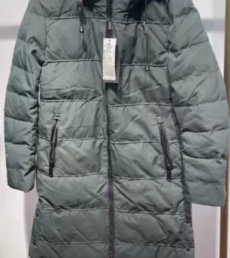 帮朋友处理实体店清库存中长款男士羽绒服大毛...