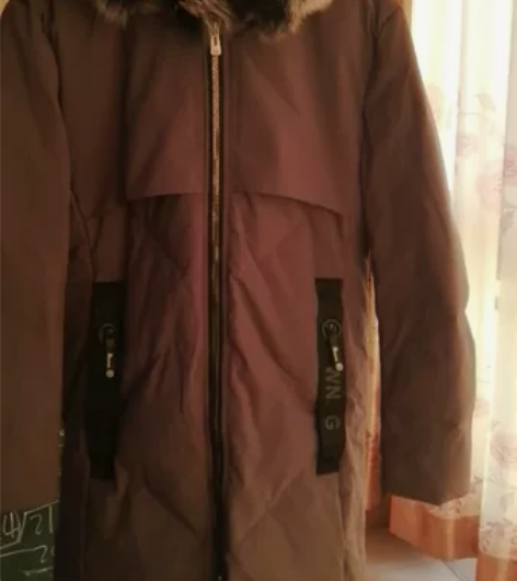 男士长款羽绒服，九九新。毛领可拆卸，袖口有...