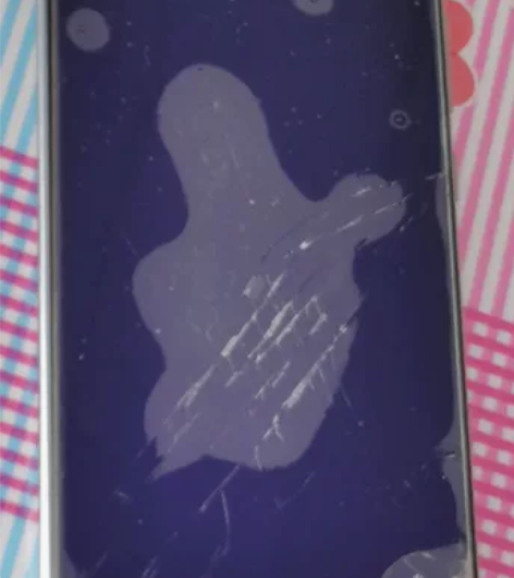 出售 荣耀8C 4+32G屏幕碎，能正常使...