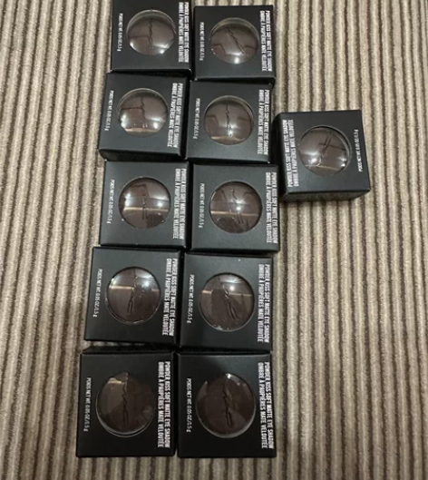 Mac 柔雾哑光单色眼影 give a g...