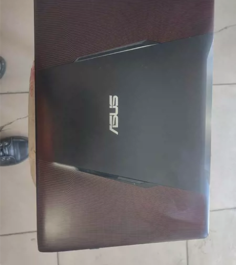 华硕飞行堡垒i5 6300hq  4g内存...