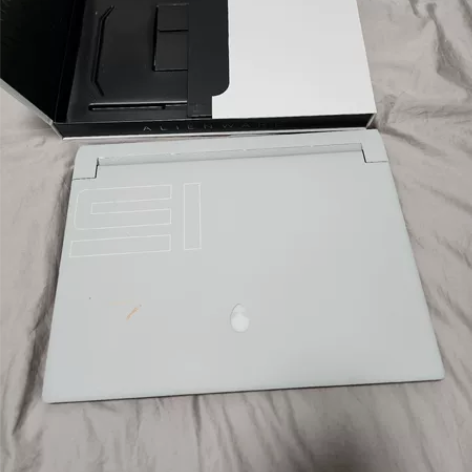 去年初买的外星人游戏本X15 R1 ，发票...