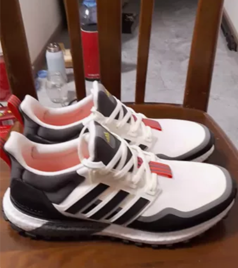 全新全新!男士44码阿迪boost网面透气...