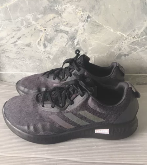 二手正品阿迪轻便透气休闲运动鞋43码  保...