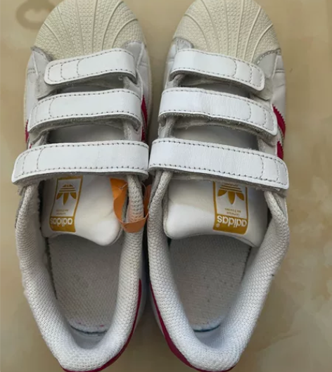 阿迪女鞋 感兴趣的话点“我想要”和我私聊吧～