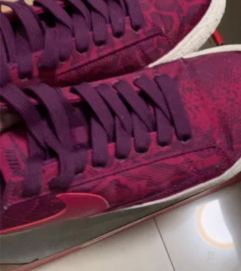 耐克板鞋35码就穿了半个小时 穿着有点顶...