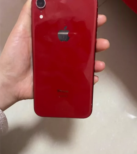苹果手机XR 128g原装 背面有轻微划痕...