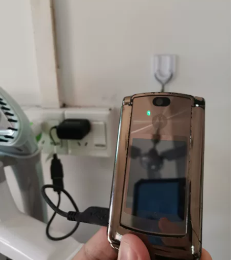 摩托罗拉X40移动定制版，有充电线电池，电...