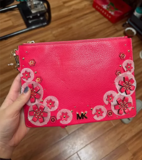 Michael Kors全新手拿包 感兴趣...