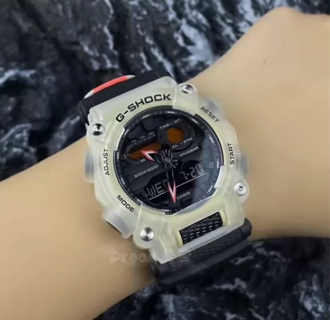 不会还有人没 get 到卡西欧冰块手表 吧...