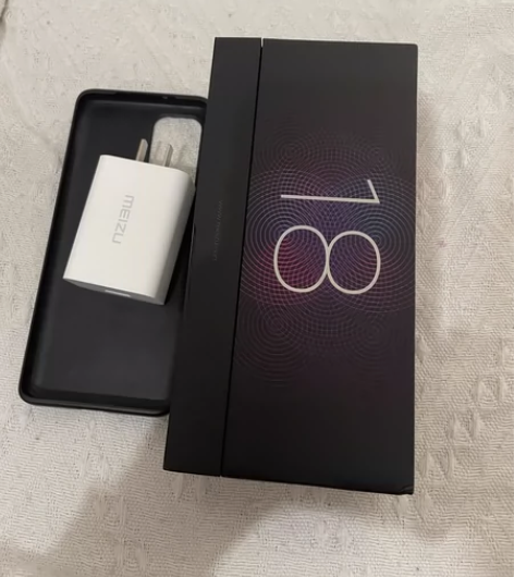 个人使用魅族18，8+128，几乎没有磕碰...