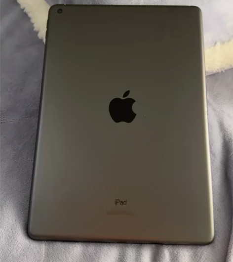 ipad 8代 128g 黑色 自己已经有...
