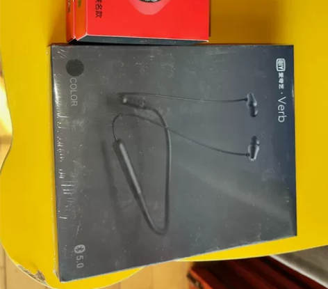 鲸鱼座音响，爱奇艺的颈挂耳机，未拆封 感兴...