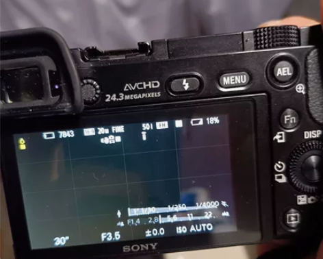 索尼a6000，入门微单，配16—55套镜...