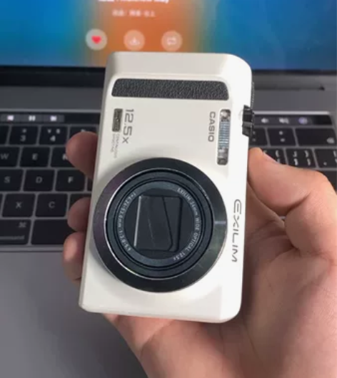 卡西欧zr300 成色整体不错 转盘环丢失...