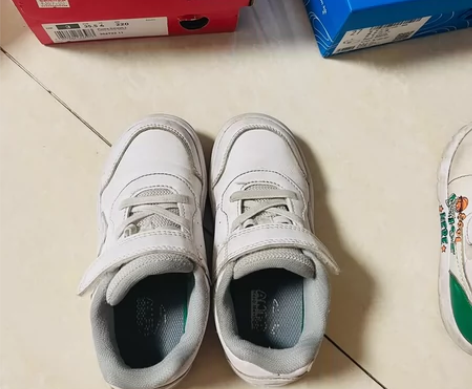 安踏27码小白鞋 软、舒适度好。防滑底。商...