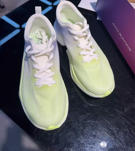 【谷爱凌同款】安踏氢跑4氢科技跑步鞋女款运...