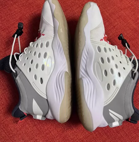 李宁运动鞋35码数 感兴趣的话点“我想要”...