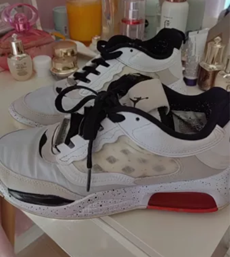 Nike乔丹气垫鞋,内长235,国内37码...