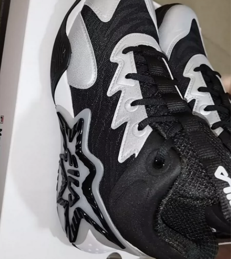 斐乐儿童场上篮球鞋 感兴趣的话点“我想要”...