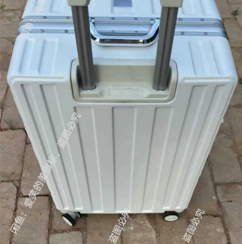 处理一批28寸26寸24寸大容量旅行箱铝框...