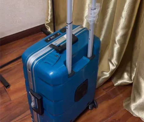 Lucky Club的20寸拉杆箱子 家里...