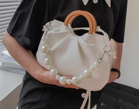 转卖天彩翼飞 女士包 感兴趣的话点“我想要...