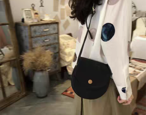转卖女包2020新款ins复古半圆翻盖斜挎...