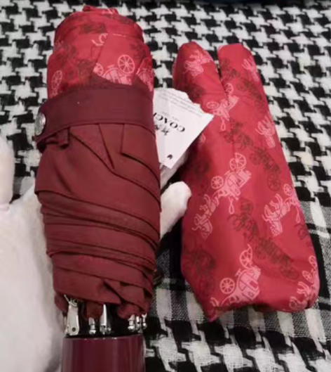 包邮蔻驰红色马车标雨伞~短款,全新~吊牌在...