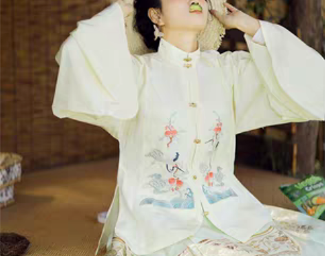 转卖兰若庭 汉服 望水云鹤 s码，淡黄色 ...