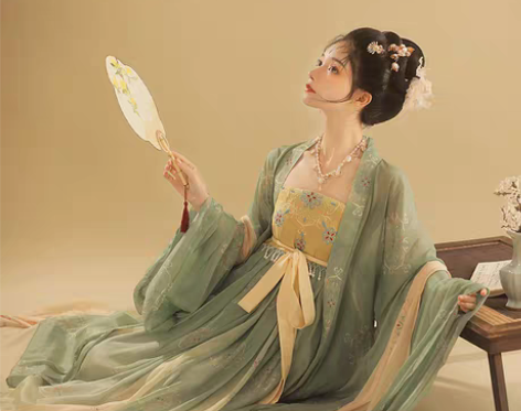 桔屿家的汉服，从桔屿旗舰店买的 仅穿过一次...