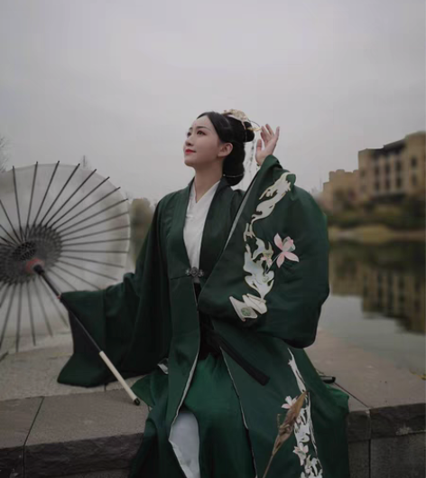 包邮汉锦纪明制 乘黄披风M码，墨绿色(买的...