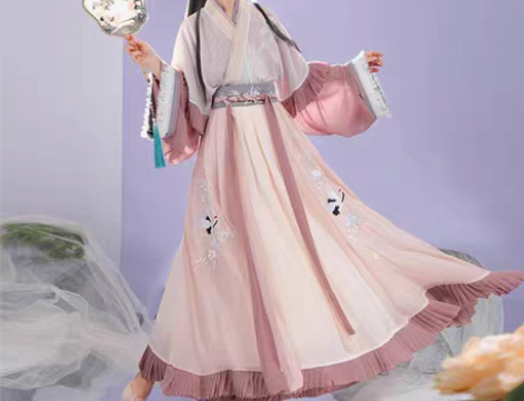 出清梳汉服 感兴趣的话点“我想要”和我私聊...